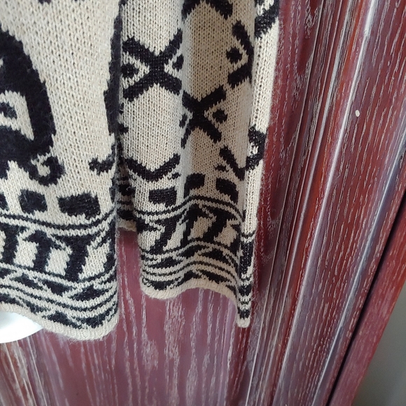 Woman's cardigan - Picture 4 of 5